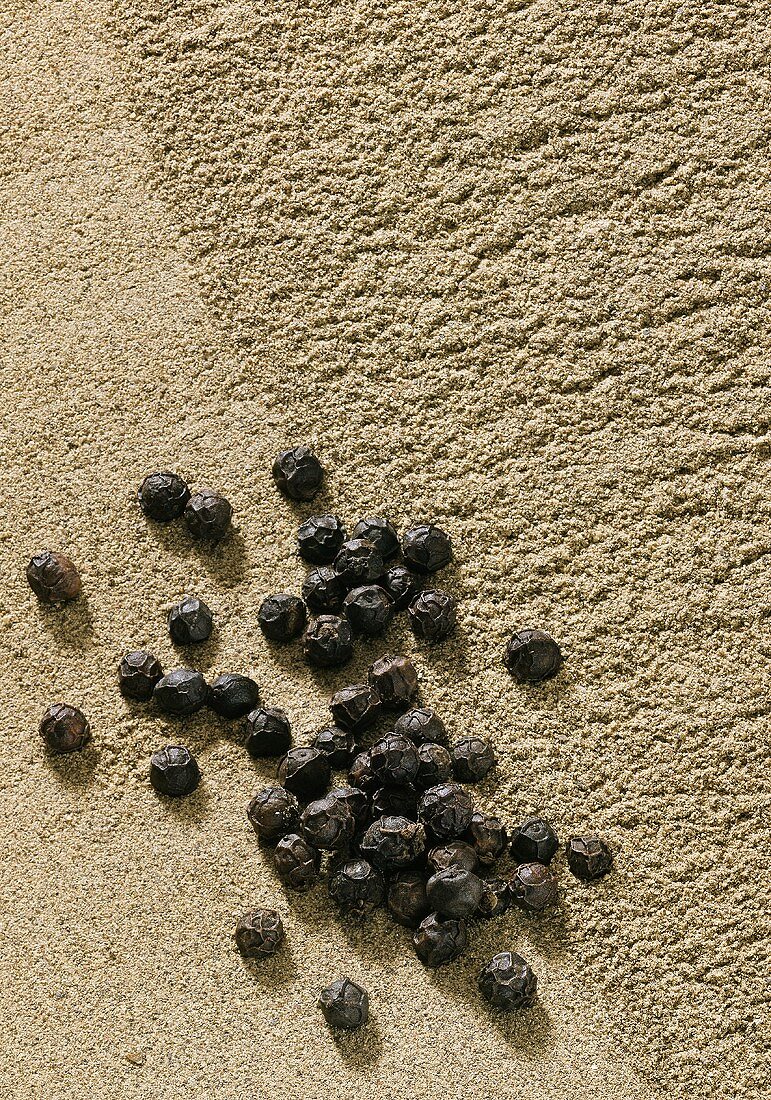 Black pepper (Piper nigrum), whole and ground