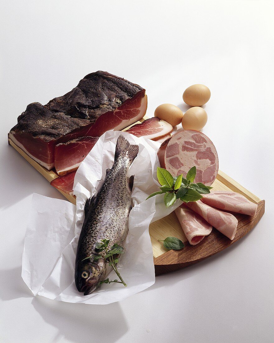 Protein-rich foods: trout, sausage, ham, eggs