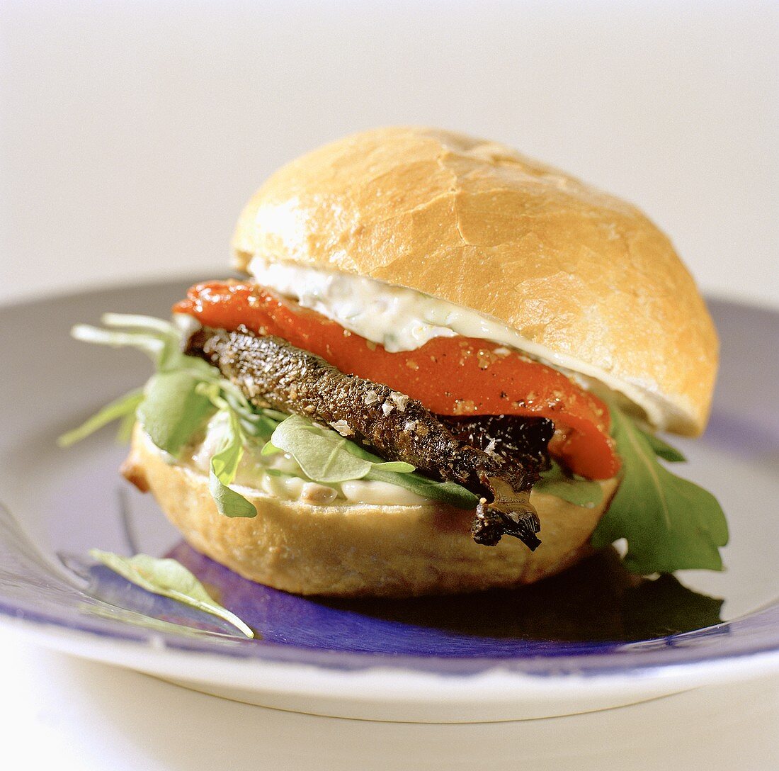 Burger mit Aubergine, Tomate und Mozzarella