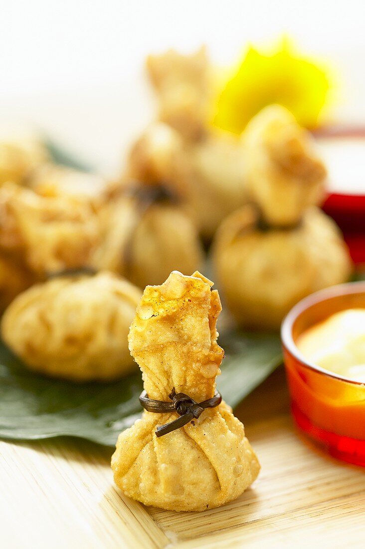 Deep-fried wontons with lemon grass and coconut mayonnaise