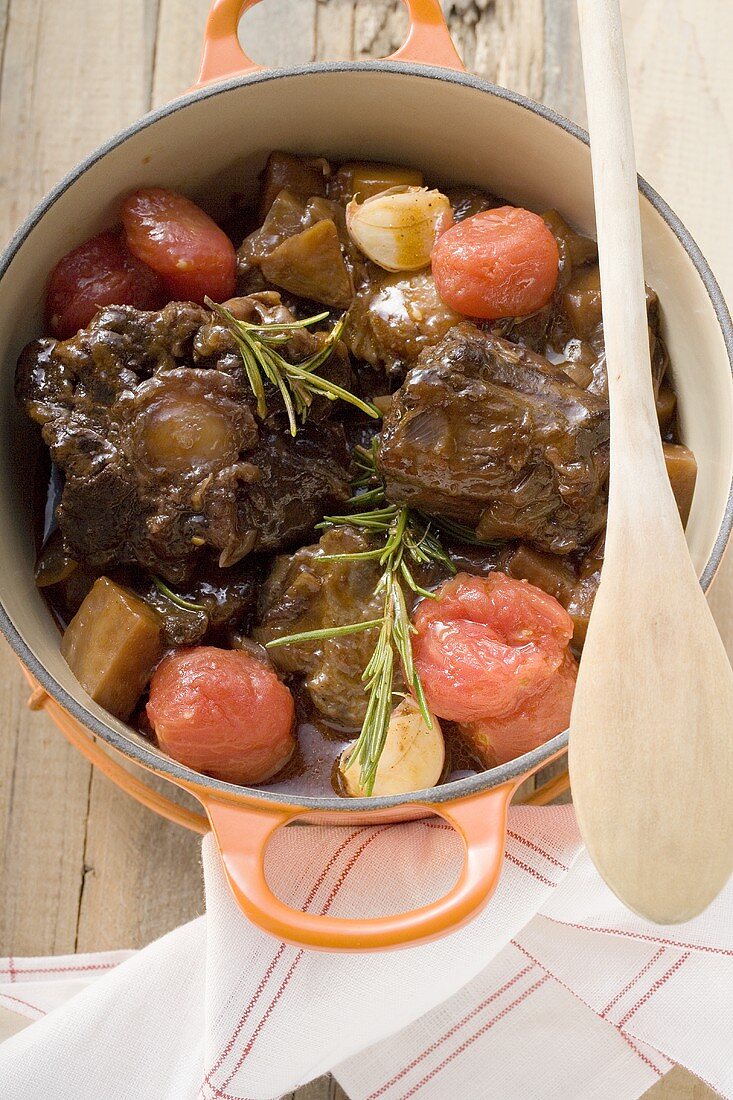 Ossobuco con pomodori alla toscana (Geschmorte Beinscheiben)