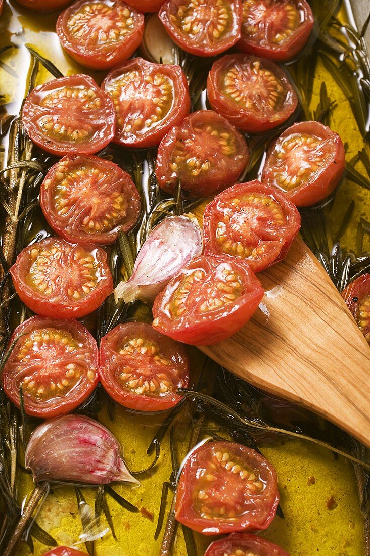 Roasted cherry tomatoes with garlic, rosemary & olive oil