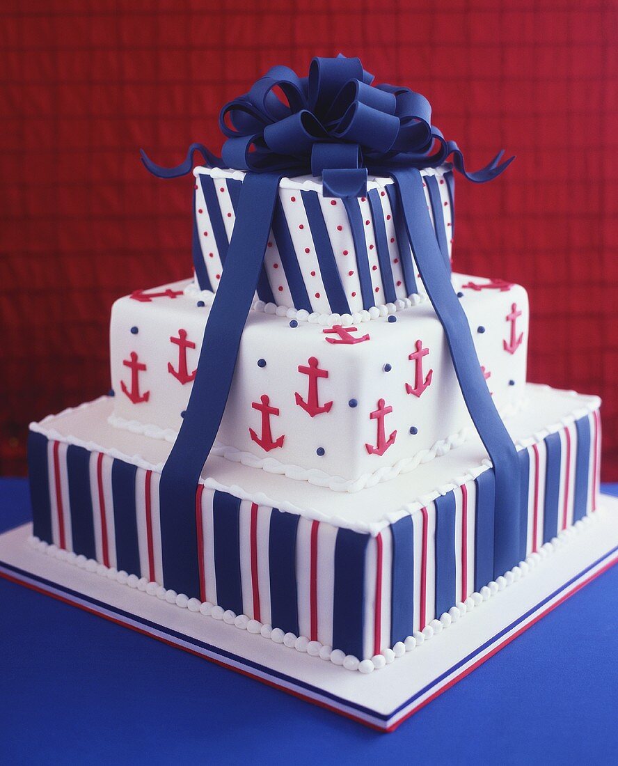 Wedding cake with maritime theme