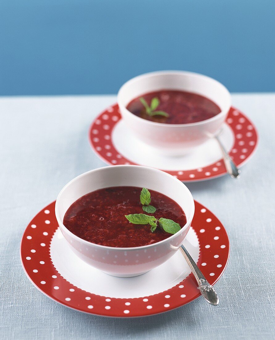 Raspberry soup with fresh mint