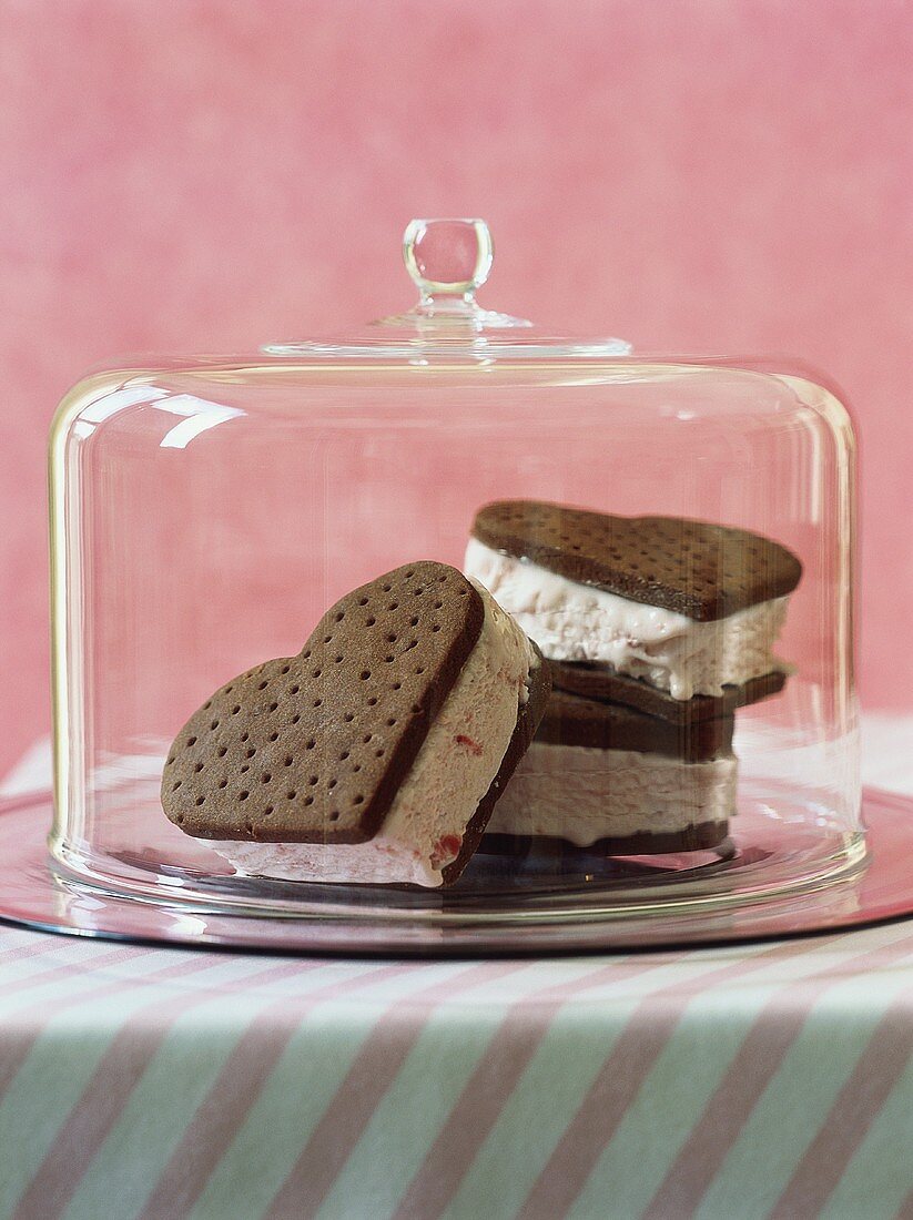 Ice cream sandwiches made with biscuits under glass cover