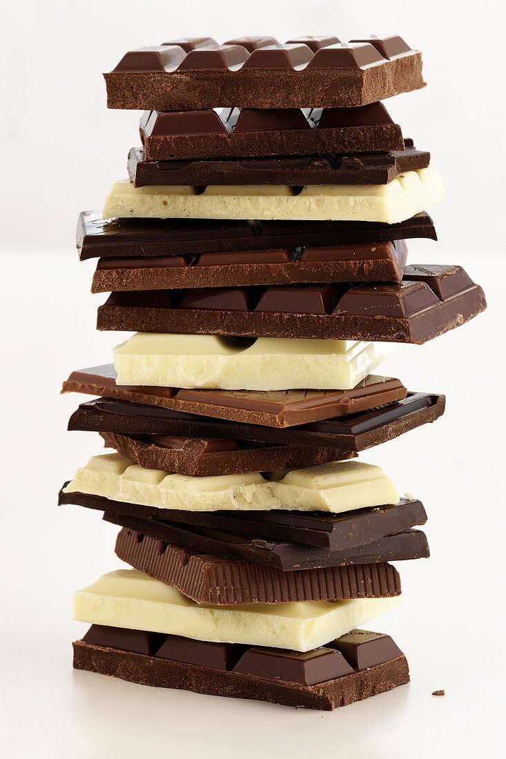 Pieces of white and dark chocolate, in a pile