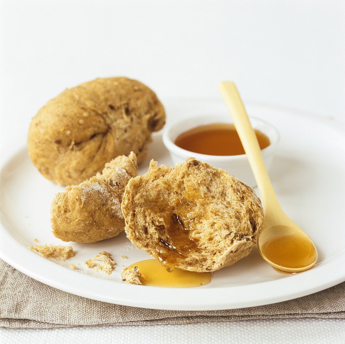Wholemeal roll with honey