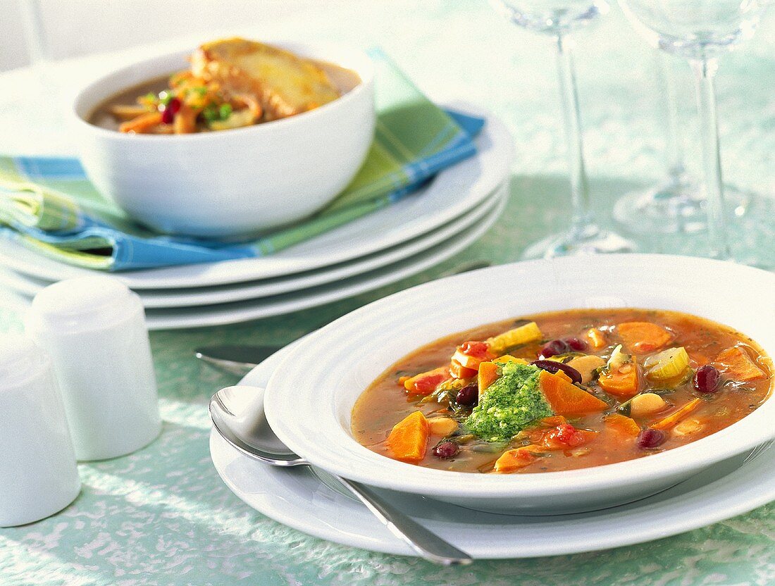 Gemüsesuppe mit Karotten und Bohnen