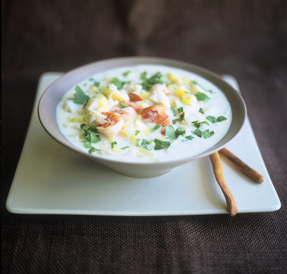 Coconut milk soup with shrimps and coriander leaves