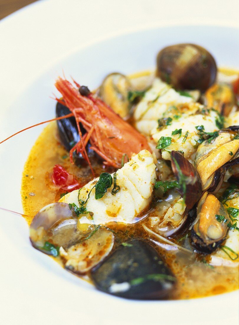 Zuppa di pesce (Italian fish soup with seafood)