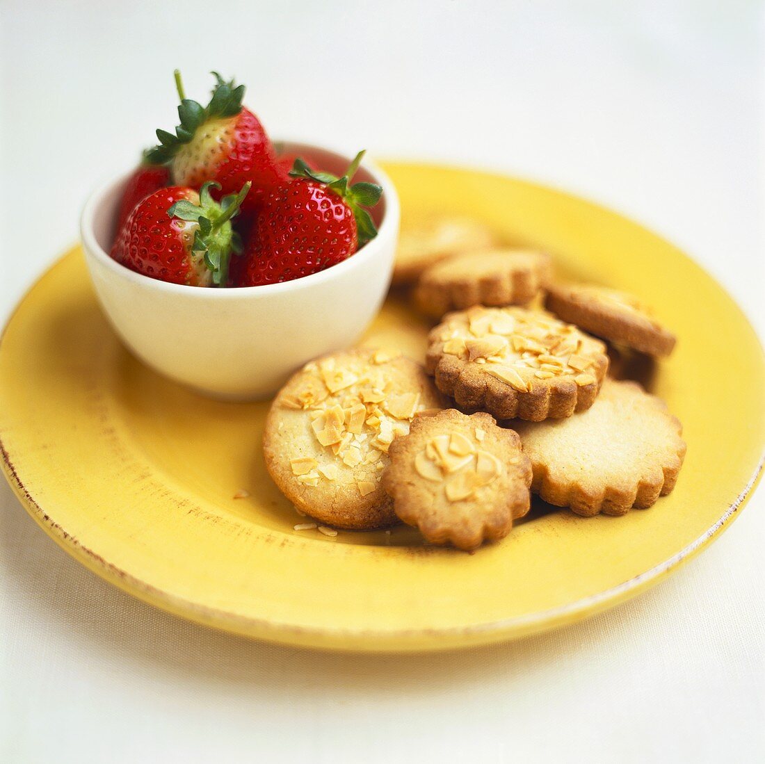 Almond biscuits and fresh strawberries