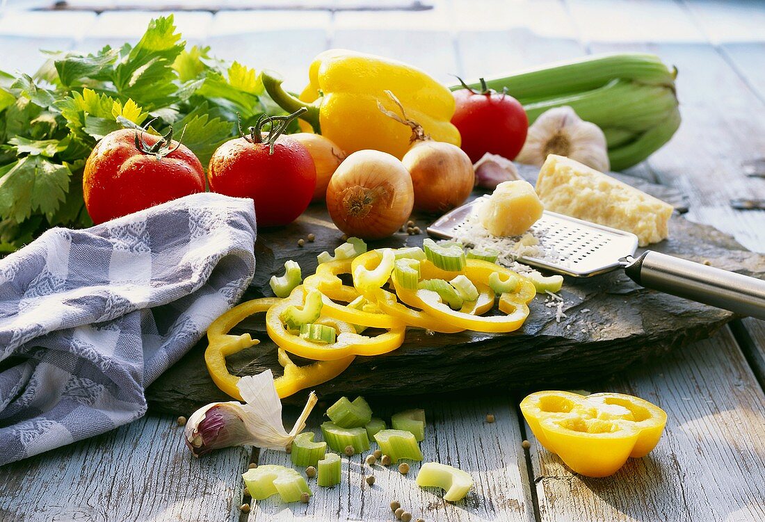 Zutaten für italienische Gemüsesuppe