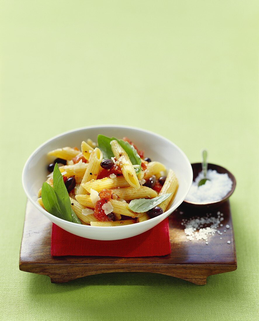 Penne with tomatoes, olives and basil