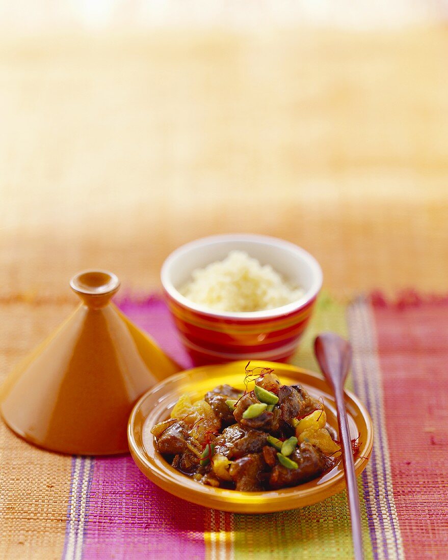 Lamm-Tajine mit getrockneten Früchten