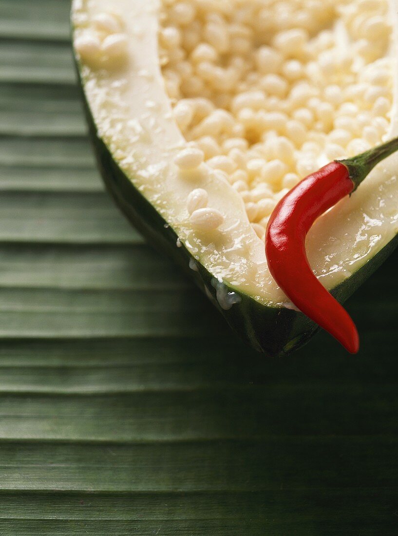 Thailändische Gemüsepapaya und Chilischote