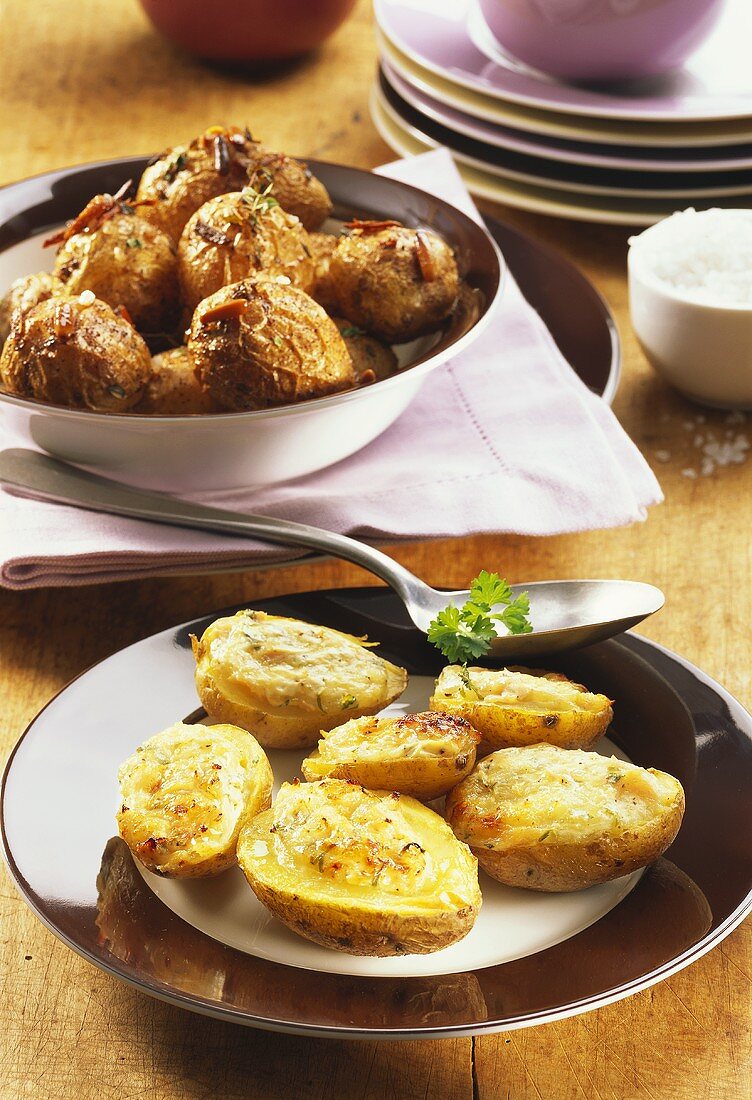 Baked potatoes and potatoes with garlic and herbs