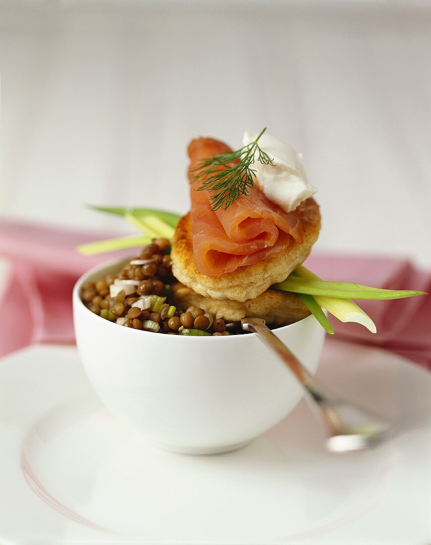 Marinated lentils with salmon