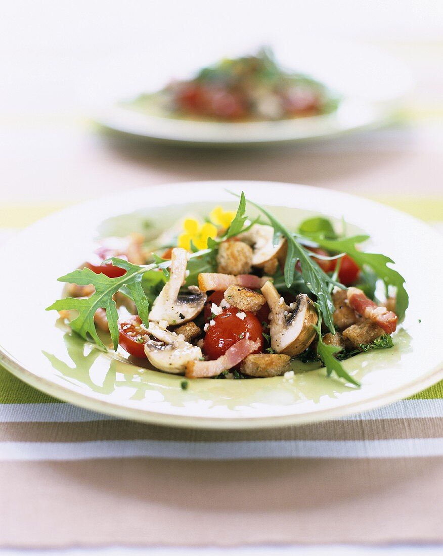 Rucola-Champignon-Salat mit Bacon