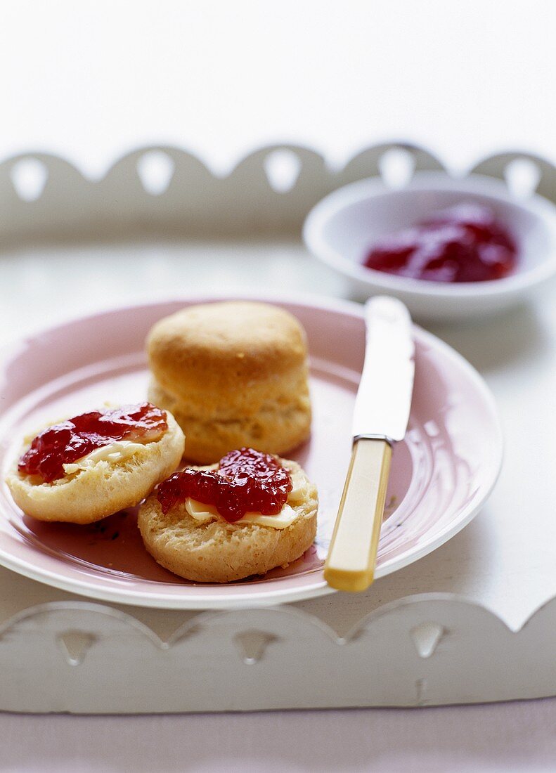 Scone mit Marmelade