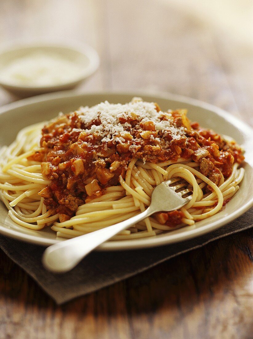 Spaghetti bolognese with mushrooms