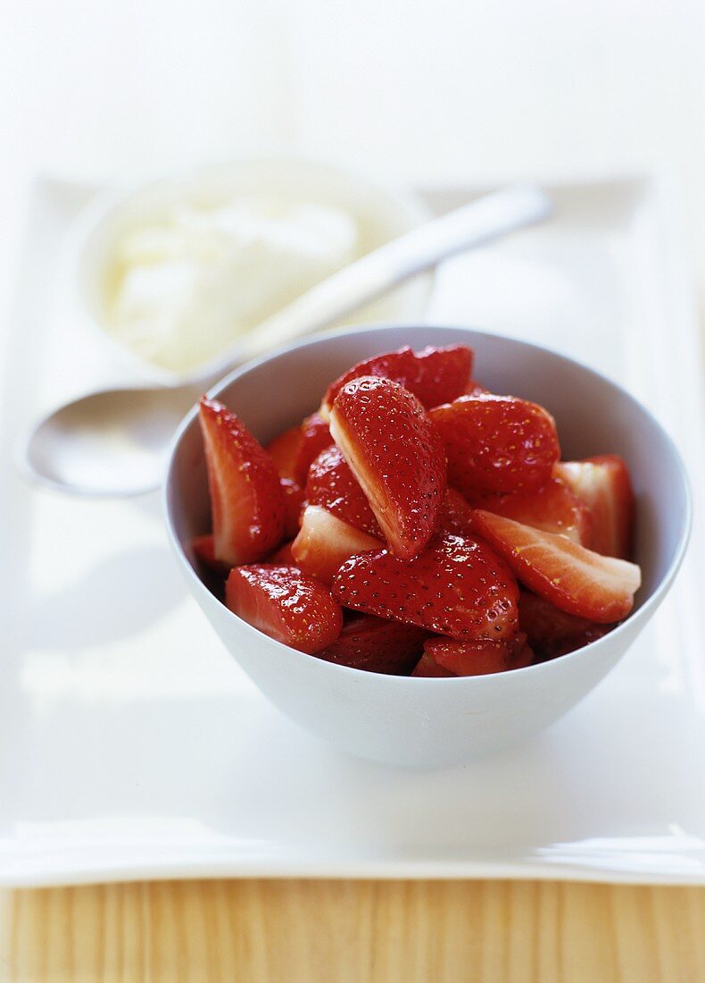 Frische Erdbeeren, geviertelt