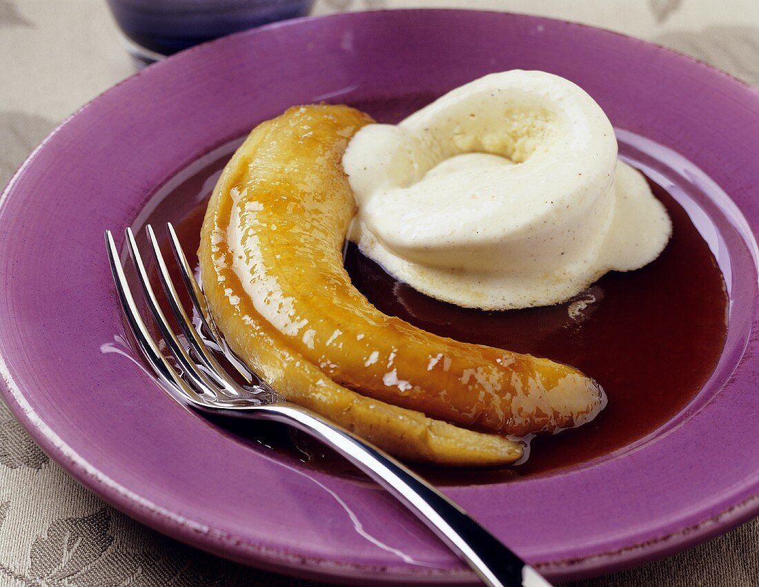 Baked banana with caramel sauce and vanilla ice cream