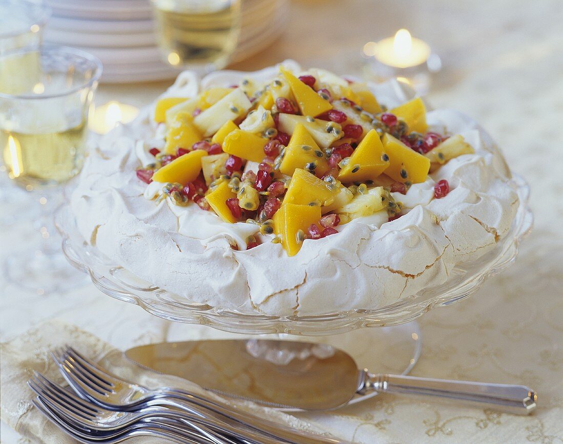 Australian meringue cake (Pavlova) with fruit