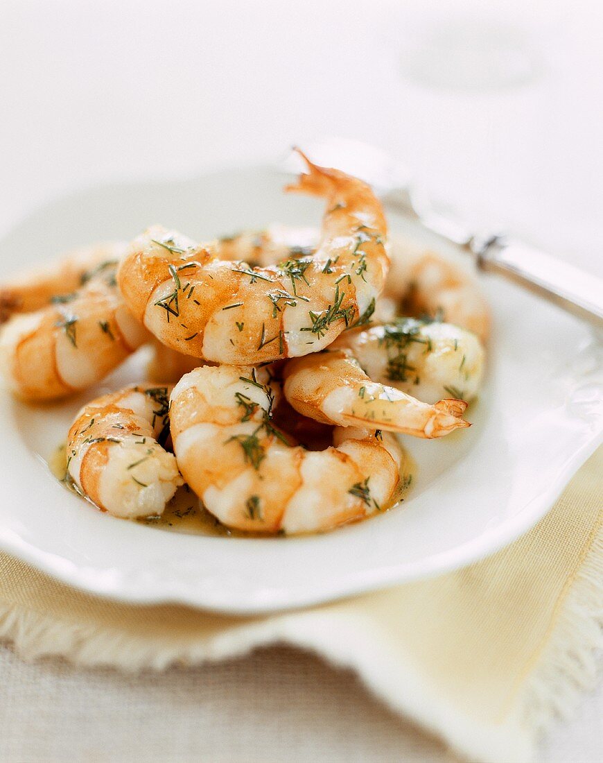 Fried shrimps with dill