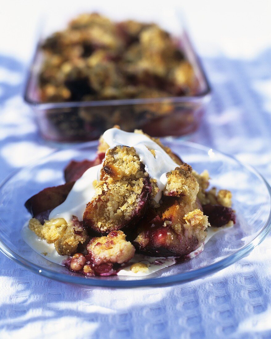 Plum crumble with pine nuts