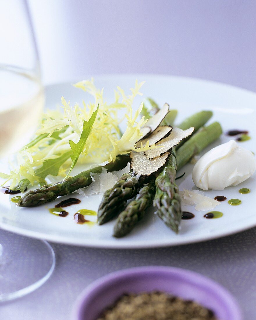 Green asparagus with truffle and mascarpone