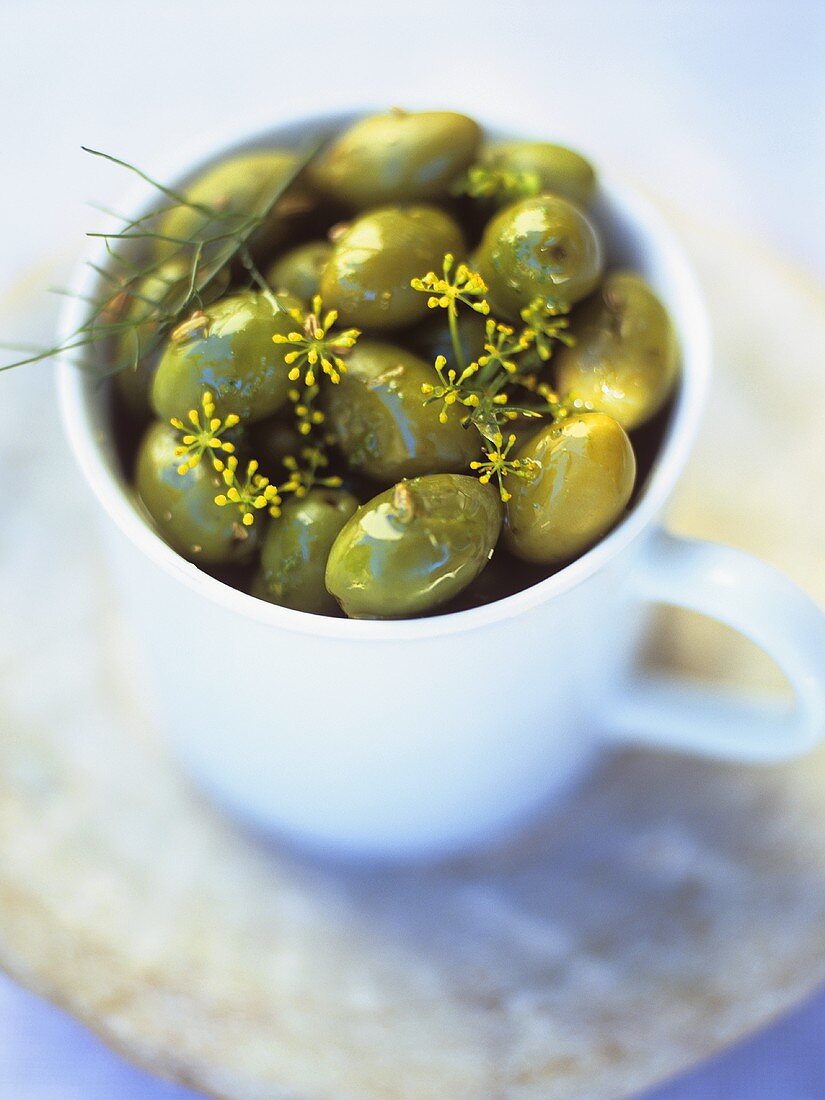 Pickled olives with dill