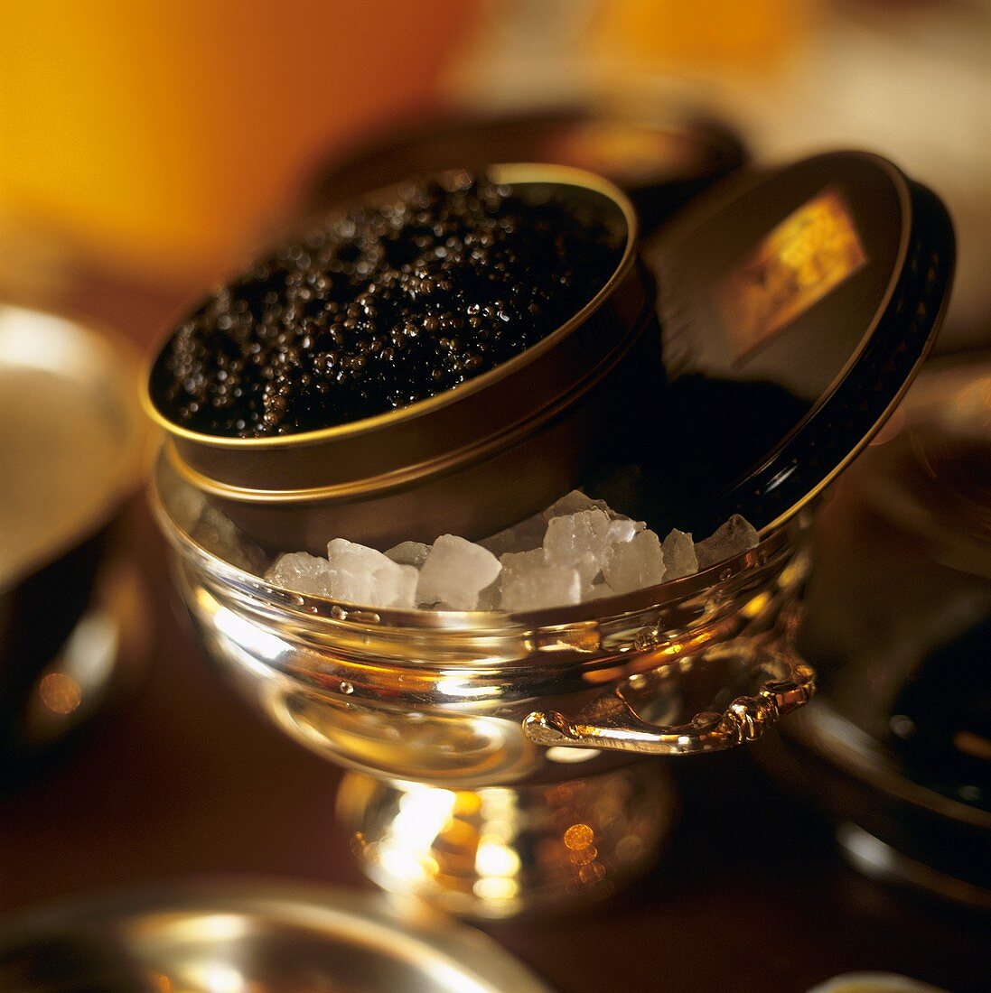 Schwarzer Kaviar auf Eis