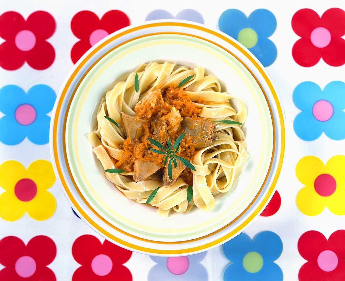 Ribbon pasta with paprika chicken