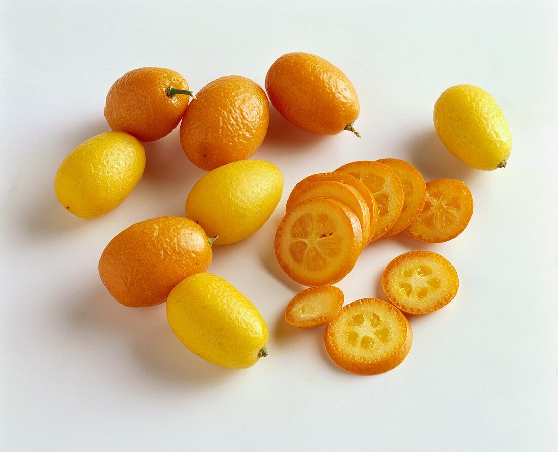 Whole and sliced kumquats