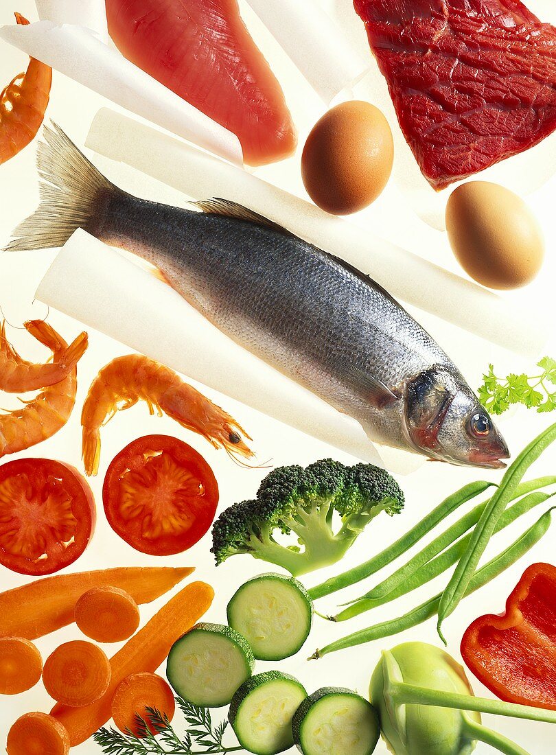 Picture symbolising high-protein diet (meat, fish, vegetables)