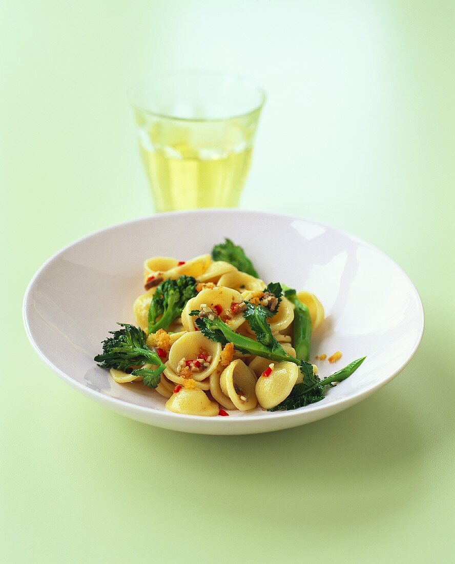 Orecchiette alla pugliese (Pasta with broccoli & chili)