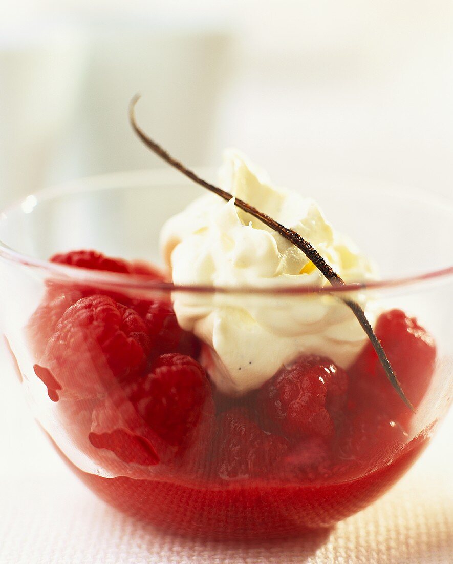 Raspberries with vanilla cream
