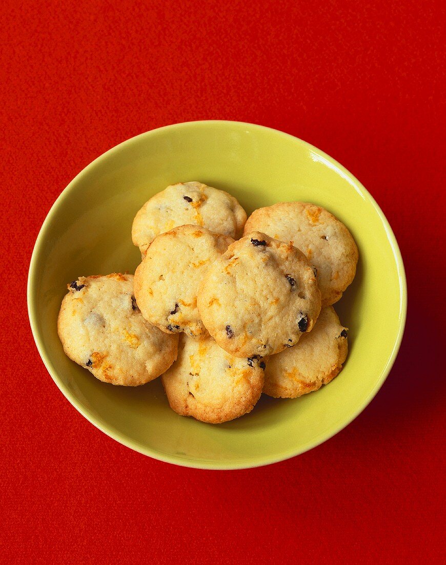 Lemon and redcurrant biscuits in yellow bowl