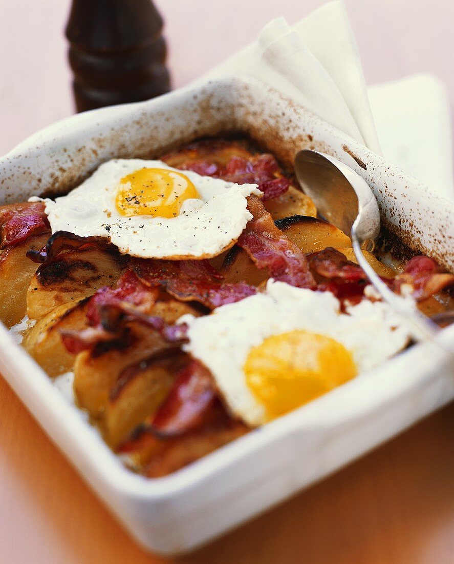 Fried potatoes with bacon and fried egg