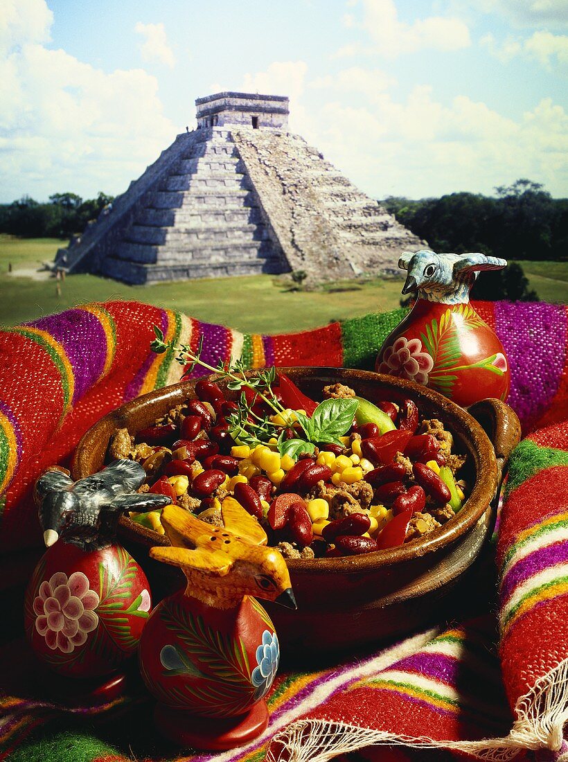 Chili con carne in front of Mexican pyramid