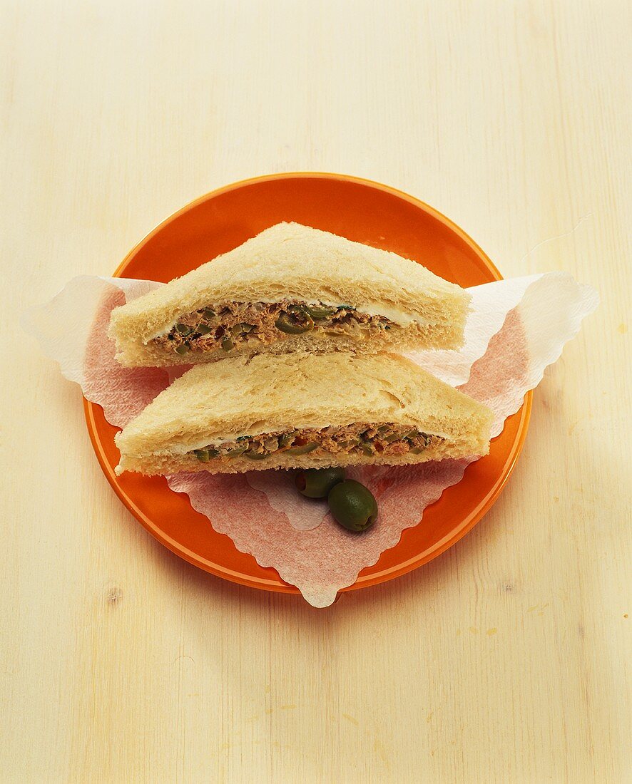 Tramezzini con il tonno (Tuna sandwich, Italy)