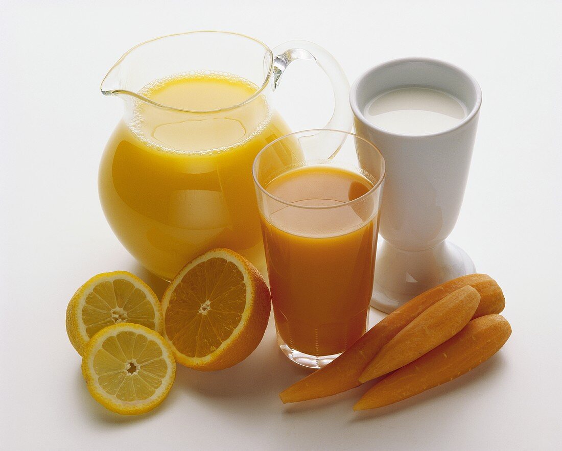 Orangensaft, Möhrensaft und Milch