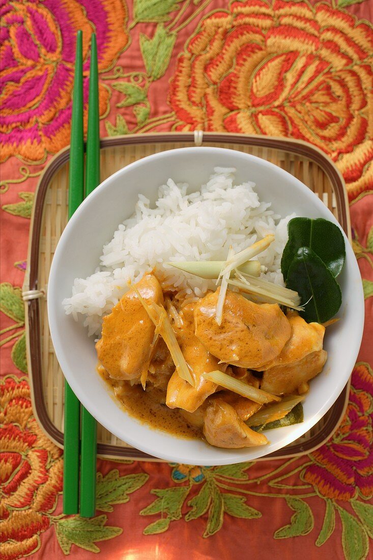 Curried chicken with ginger and lemon grass