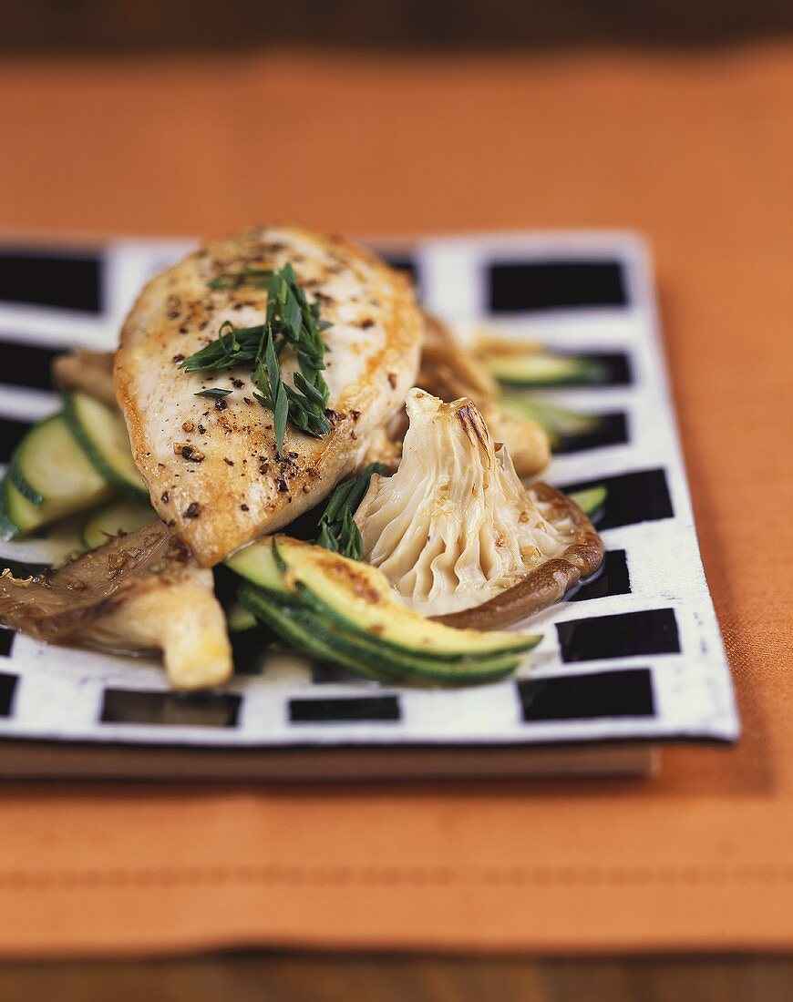 Hähnchenschnitzel mit Zucchini und Austernpilzen