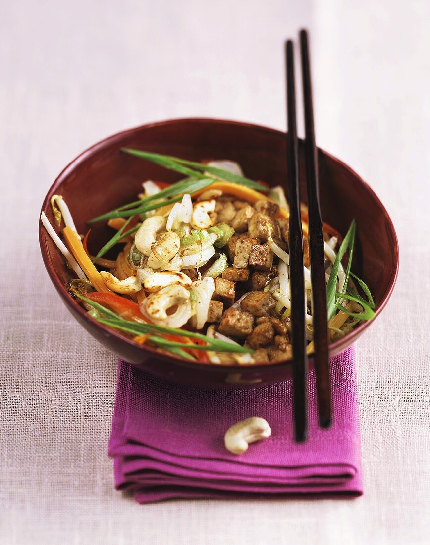 Fried tofu with sherry and cashew nuts