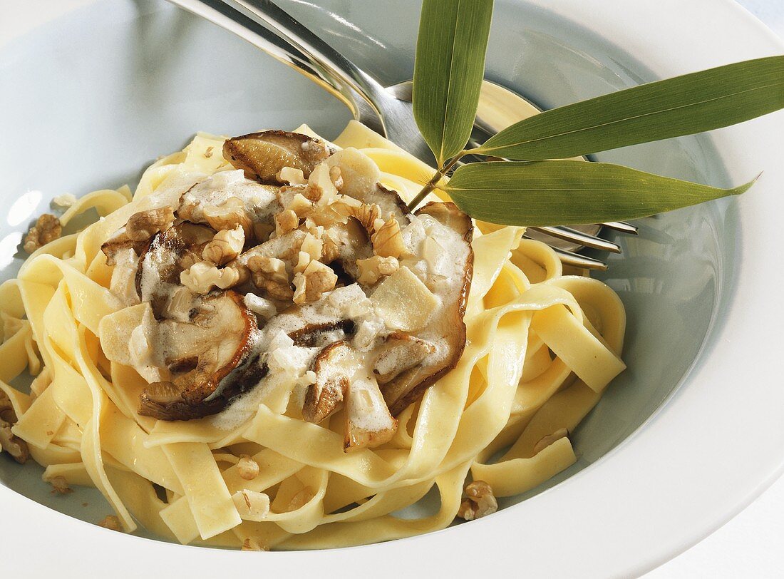 Tagliatelle with mushroom sauce and walnuts