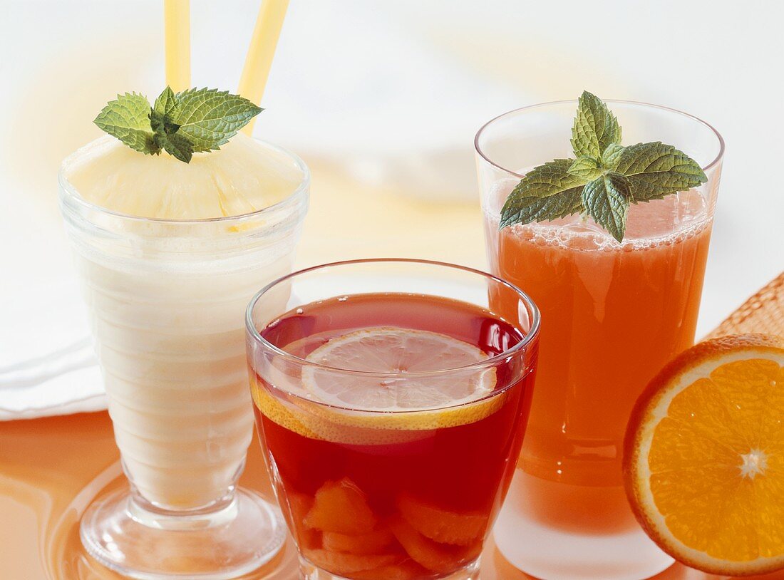 Ananas-Kokos-Cocktail, Früchtebowle & Orangendrink mit Ingwer