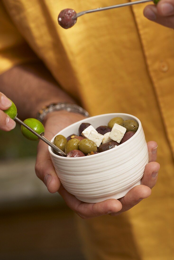 Eingelegte Oliven mit Feta