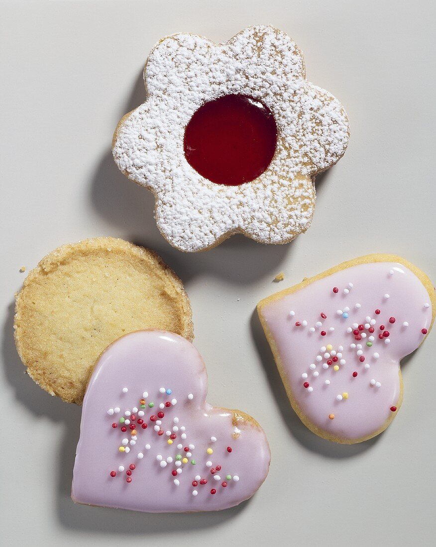 Heart-shaped biscuits, jam biscuit & sandie (Heidesand)