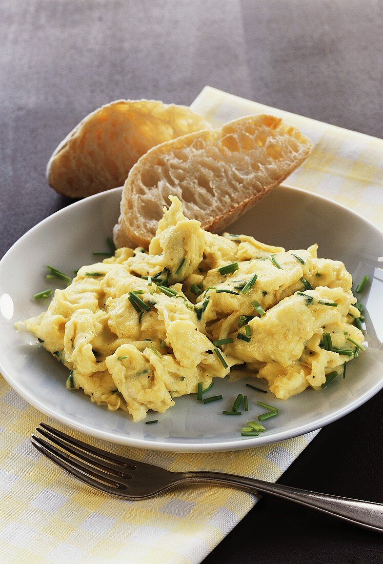 Scrambled eggs with chives